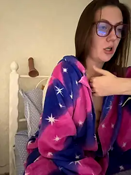 Snapshot of BeatriceTender chatting on 11-26-25, 08:32 BeatriceTender online show from 11-26-25, 08:32