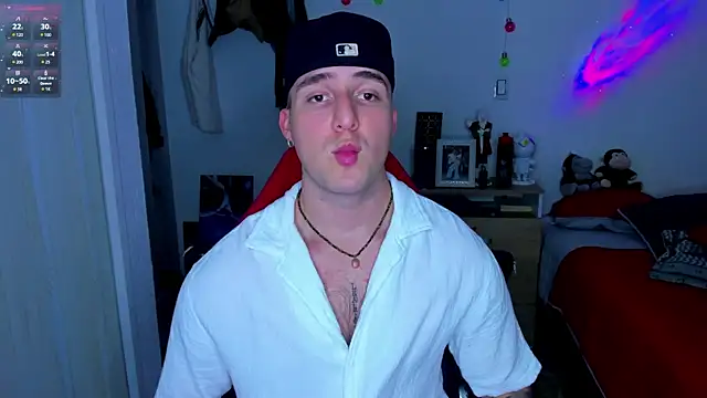 Snapshot of liam_oficial02 chatting on 12-15-24, 04:40 liam oficial02 online show from 12-15-24, 04:40