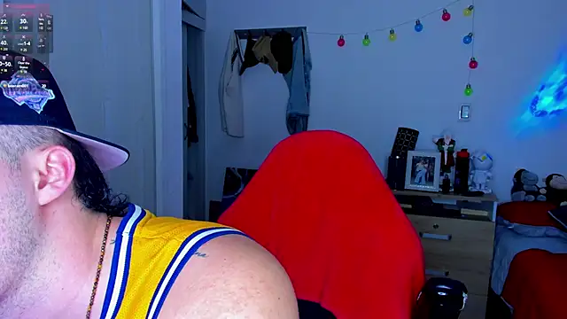 Snapshot of liam_oficial02 chatting on 12-17-24, 04:45 liam oficial02 online show from 12-17-24, 04:45