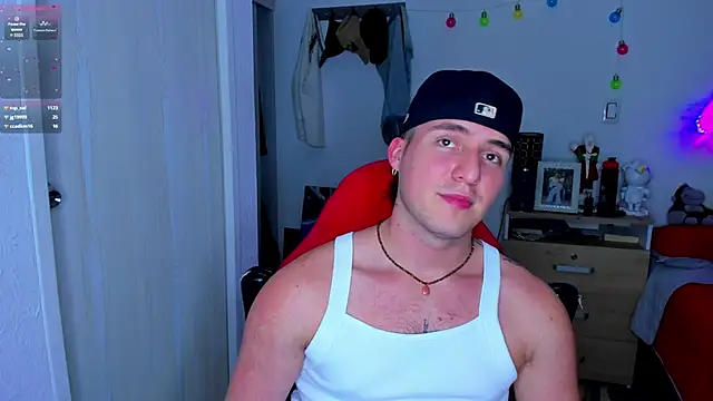 Snapshot of liam_oficial02 chatting on 12-19-24, 09:51 liam oficial02 online show from 12-19-24, 09:51