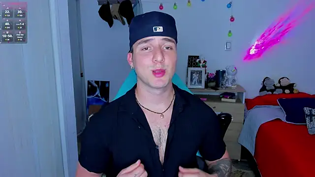 Snapshot of liam_oficial02 chatting on 01-10-25, 01:32 liam oficial02 online show from 01-10-25, 01:32