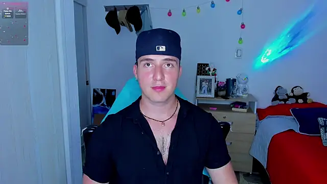 Snapshot of liam_oficial02 chatting on 01-10-25, 04:33 liam oficial02 online show from 01-10-25, 04:33