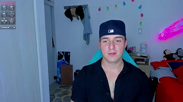 Snapshot of liam_oficial02 chatting on 01-21-25, 07:15 liam oficial02 online show from 01-21-25, 07:15