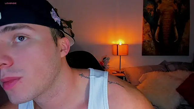 Snapshot of liam_oficial02 chatting on 03-17-25, 03:03 liam oficial02 online show from 03-17-25, 03:03