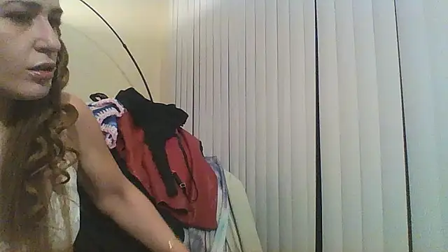 Snapshot of halobabe7620 chatting on 12-30-24, 03:25 halobabe7620 online show from 12-30-24, 03:25