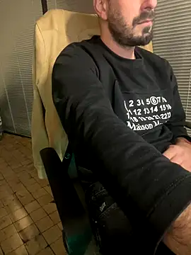 Snapshot of giorgakaci69 chatting on 11-28-25, 04:20 giorgakaci69 online show from 11-28-25, 04:20