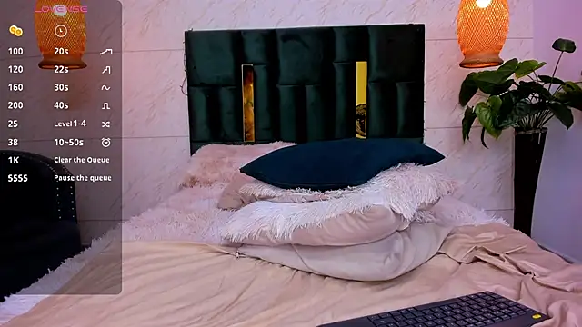 Taiissa  online show from 01-25-25, 03:52