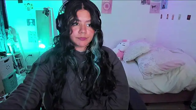 Snapshot of StephaniFox chatting on 01-20-25, 01:18 StephaniFox online show from 01-20-25, 01:18