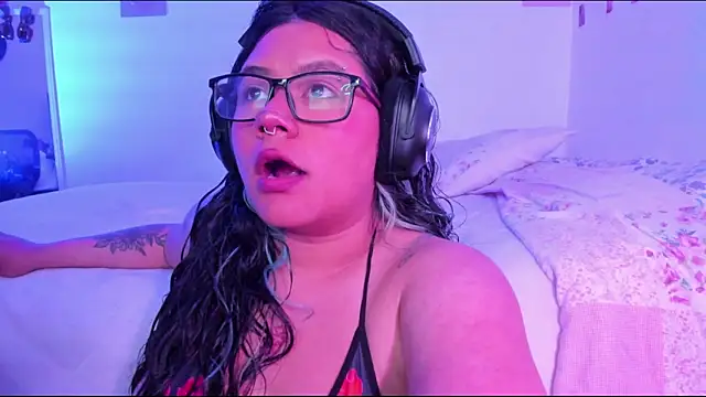 Snapshot of StephaniFox chatting on 01-22-25, 05:26 StephaniFox online show from 01-22-25, 05:26