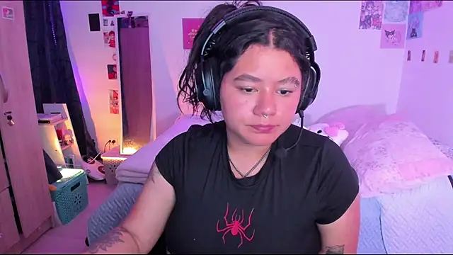 Snapshot of StephaniFox chatting on 02-04-25, 02:17 StephaniFox online show from 02-04-25, 02:17