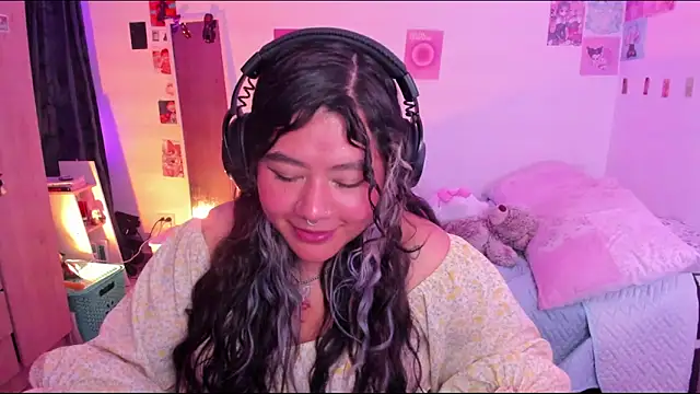 Snapshot of StephaniFox chatting on 02-05-25, 12:53 StephaniFox online show from 02-05-25, 12:53