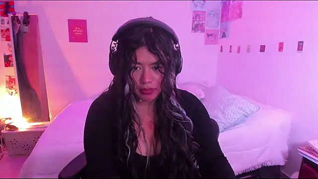 Snapshot of StephaniFox chatting on 02-09-25, 04:04 StephaniFox online show from 02-09-25, 04:04