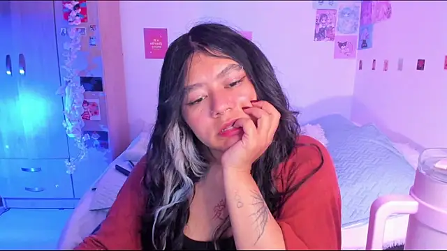 Snapshot of StephaniFox chatting on 02-13-25, 02:23 StephaniFox online show from 02-13-25, 02:23