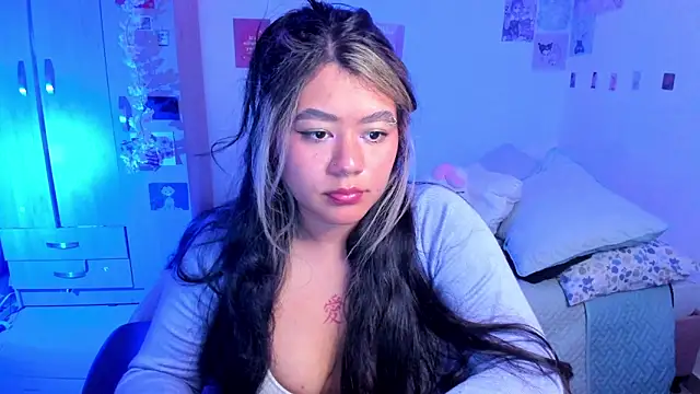 Snapshot of StephaniFox chatting on 03-05-25, 12:38 StephaniFox online show from 03-05-25, 12:38