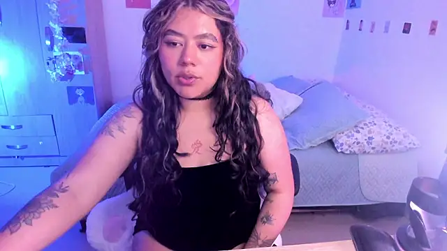 Snapshot of StephaniFox chatting on 03-07-25, 03:40 StephaniFox online show from 03-07-25, 03:40