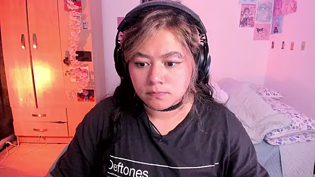 Snapshot of StephaniFox chatting on 03-11-25, 12:33 StephaniFox online show from 03-11-25, 12:33