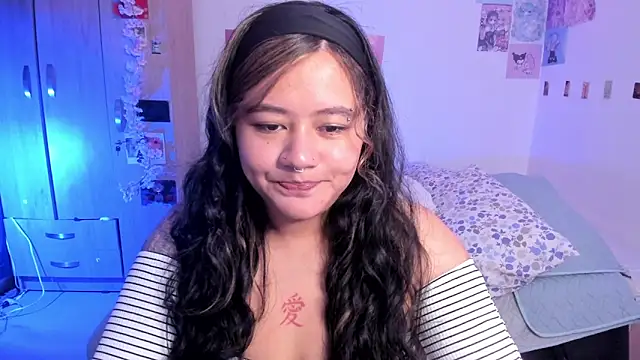 Snapshot of StephaniFox chatting on 03-22-25, 12:39 StephaniFox online show from 03-22-25, 12:39