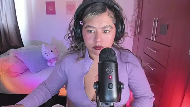 Snapshot of StephaniFox chatting on 09-08-25, 06:07 StephaniFox online show from 09-08-25, 06:07