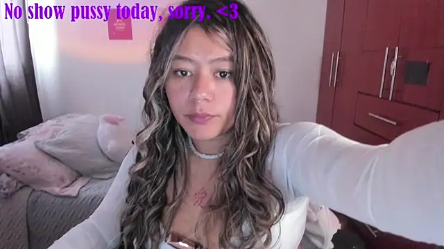 Snapshot of StephaniFox chatting on 09-18-25, 05:48 StephaniFox online show from 09-18-25, 05:48