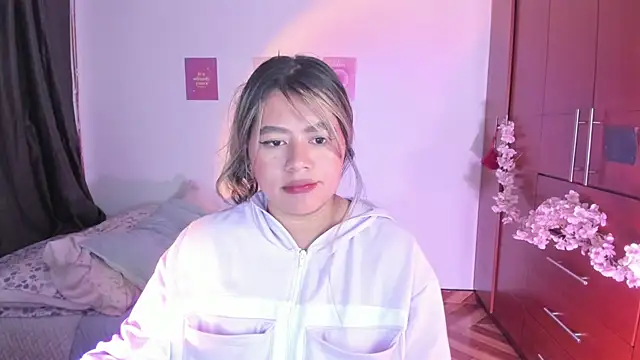 Snapshot of StephaniFox chatting on 09-25-25, 12:03 StephaniFox online show from 09-25-25, 12:03