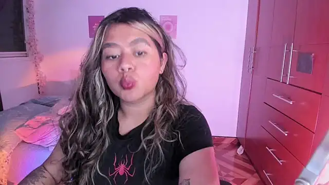 Snapshot of StephaniFox chatting on 10-04-25, 11:36 StephaniFox online show from 10-04-25, 11:36