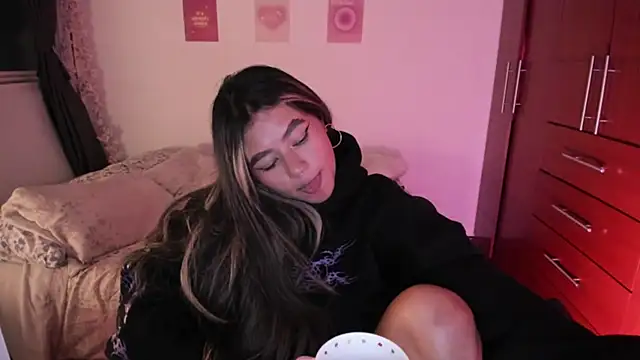 Snapshot of StephaniFox chatting on 11-09-25, 03:27 StephaniFox online show from 11-09-25, 03:27