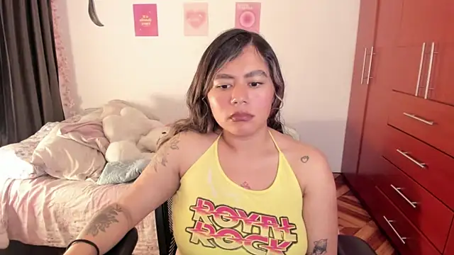 Snapshot of StephaniFox chatting on 11-18-25, 01:22 StephaniFox online show from 11-18-25, 01:22