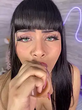 Snapshot of Bubalu_Uwwu chatting on 10-15-25, 03:17 Bubalu Uwwu online show from 10-15-25, 03:17