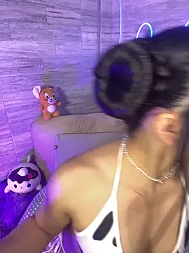 Snapshot of Bubalu_Uwwu chatting on 11-05-25, 04:12 Bubalu Uwwu online show from 11-05-25, 04:12