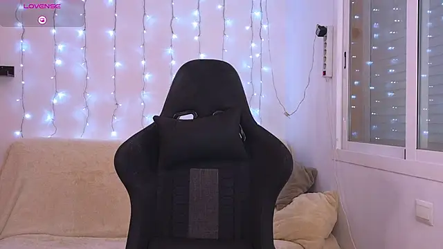 Snapshot of Karinchik_ chatting on 03-19-25, 07:06 Karinchik online show from 03-19-25, 07:06