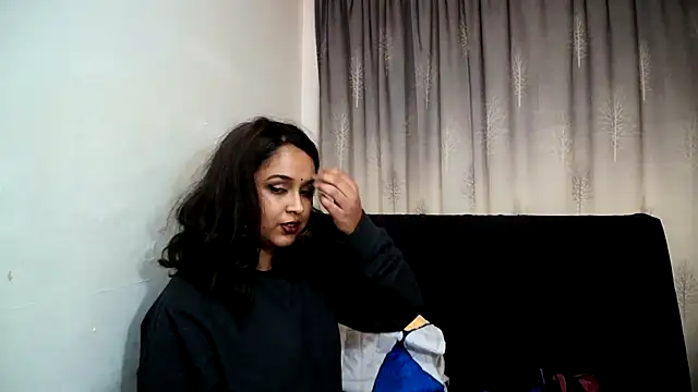 Snapshot of Cute_Indian00 chatting on 02-20-25, 08:39 Cute Indian00 online show from 02-20-25, 08:39