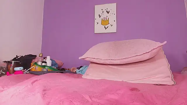 Snapshot of vale_ross_ chatting on 02-04-25, 06:14 vale ross  online show from 02-04-25, 06:14