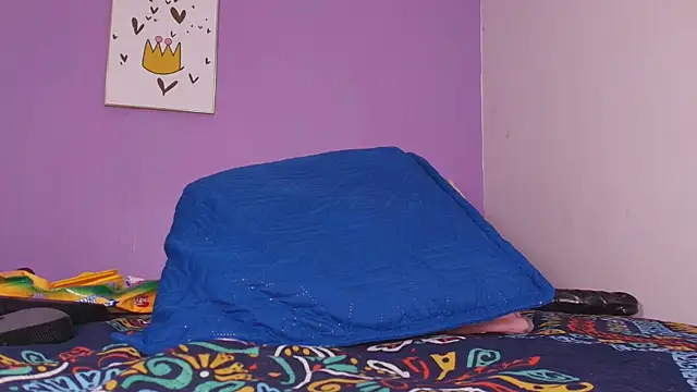 Snapshot of vale_ross_ chatting on 02-07-25, 09:16 vale ross  online show from 02-07-25, 09:16