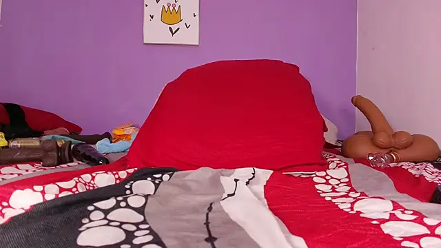 Snapshot of vale_ross_ chatting on 02-08-25, 09:13 vale ross  online show from 02-08-25, 09:13