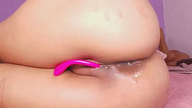 Snapshot of vale_ross_ chatting on 02-13-25, 06:09 vale ross  online show from 02-13-25, 06:09