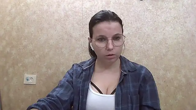 Snapshot of JeorginaJ chatting on 02-04-25, 03:57 JeorginaJ online show from 02-04-25, 03:57