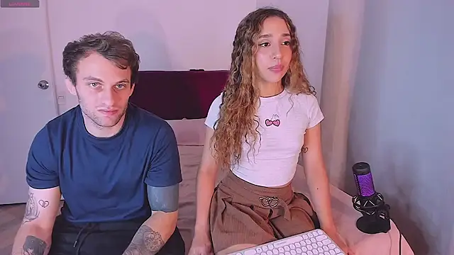 Snapshot of Ari_Feiry chatting on 12-02-25, 12:16 Ari Feiry online show from 12-02-25, 12:16