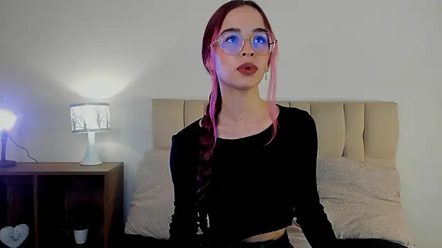 Roxxy mora online show from 01-11-25, 10:18