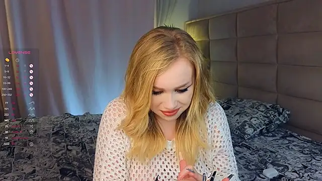 Snapshot of AsteriaHamel chatting on 02-14-25, 03:15 AsteriaHamel online show from 02-14-25, 03:15