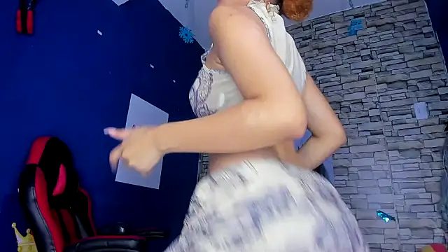 sofiacastillo01 online show from 01-30-25, 11:24