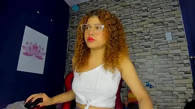 sofiacastillo01 online show from 02-11-25, 01:09