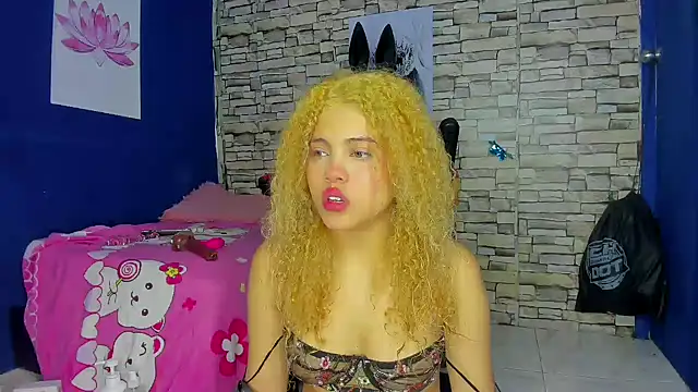 sofiacastillo01 online show from 02-13-25, 12:43