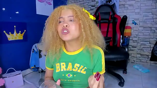 sofiacastillo01 online show from 02-15-25, 12:48