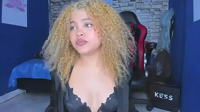 sofiacastillo01 online show from 02-20-25, 05:40