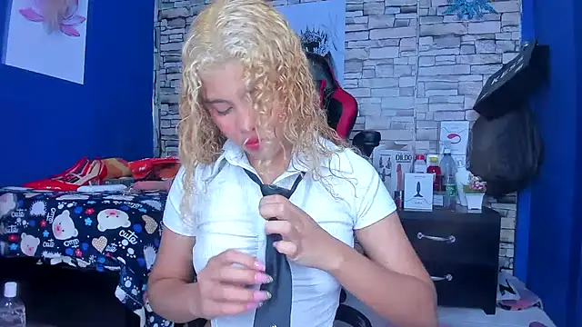 sofiacastillo01 online show from 03-15-25, 12:45