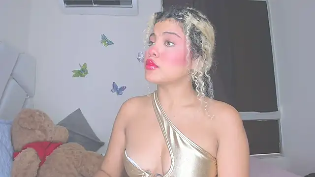 sofiacastillo01 online show from 04-16-26, 06:09