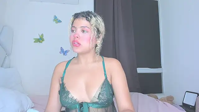sofiacastillo01 online show from 04-29-26, 11:11