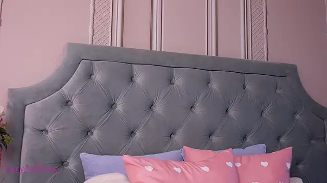 LucyAddison online show from 11-12-25, 04:35