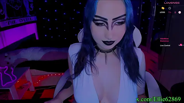 Snapshot of Kitty_goth chatting on 12-21-24, 06:34 Kitty goth online show from 12-21-24, 06:34