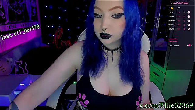 Snapshot of Kitty_goth chatting on 02-28-25, 08:28 Kitty goth online show from 02-28-25, 08:28